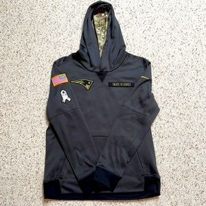 Boys youth large NFL Salute to Serve Nike Patriots Sweatshirt